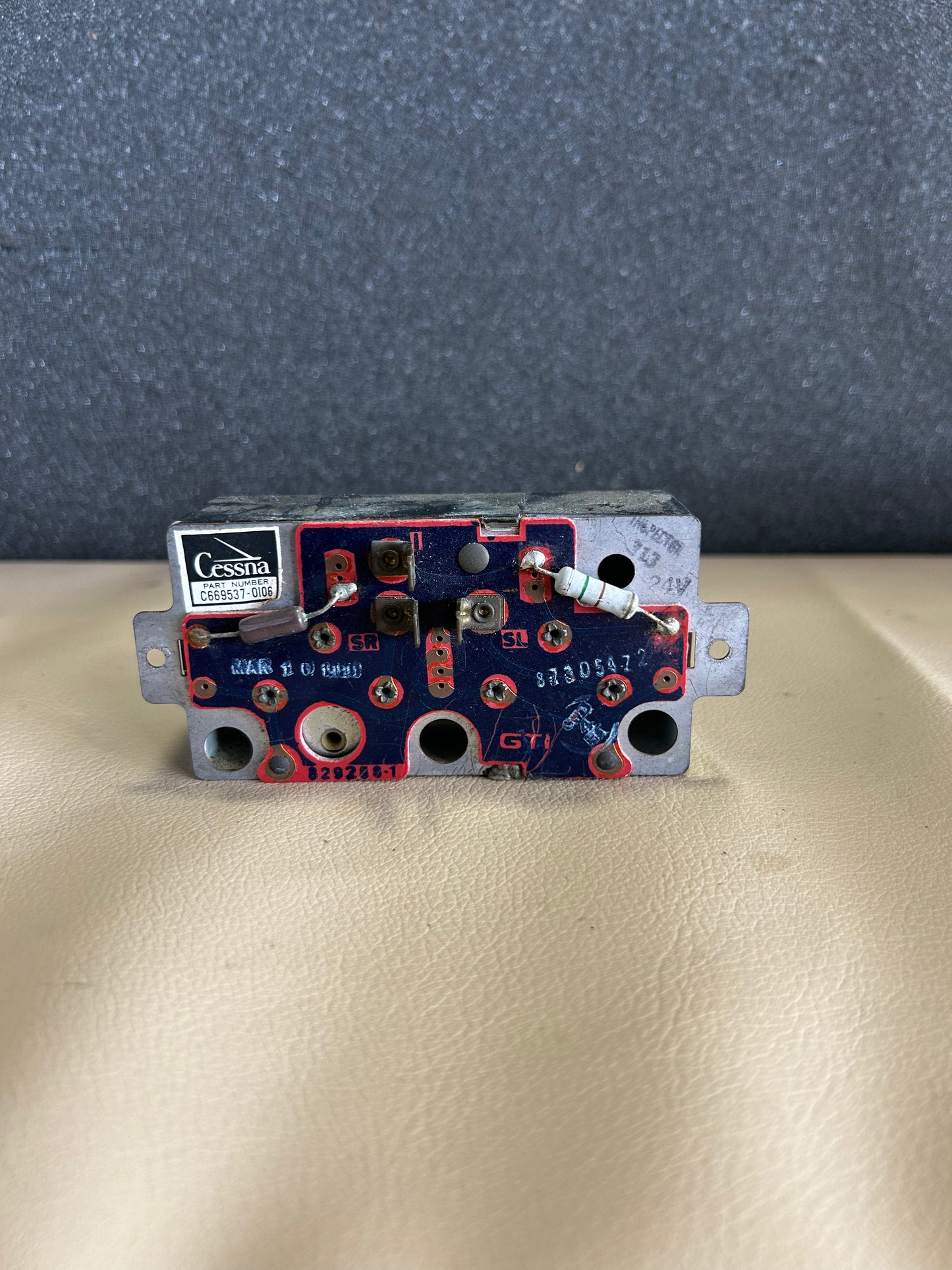 Cessna Fuel Cluster | P/N C669537-0106