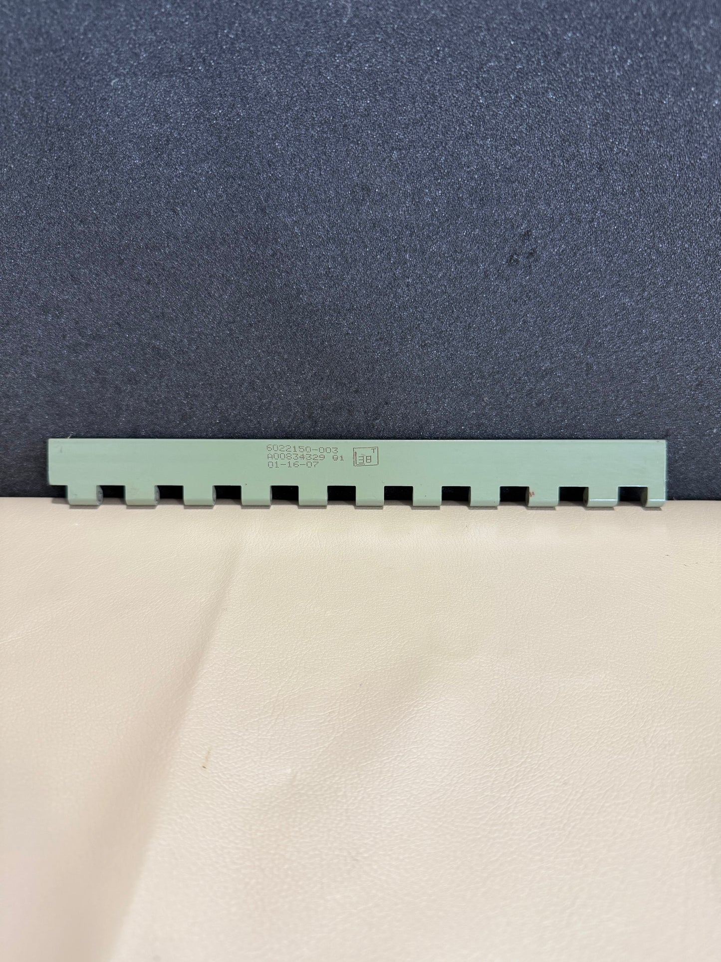 Learjet 60 Hinge | P/N 6022150-003