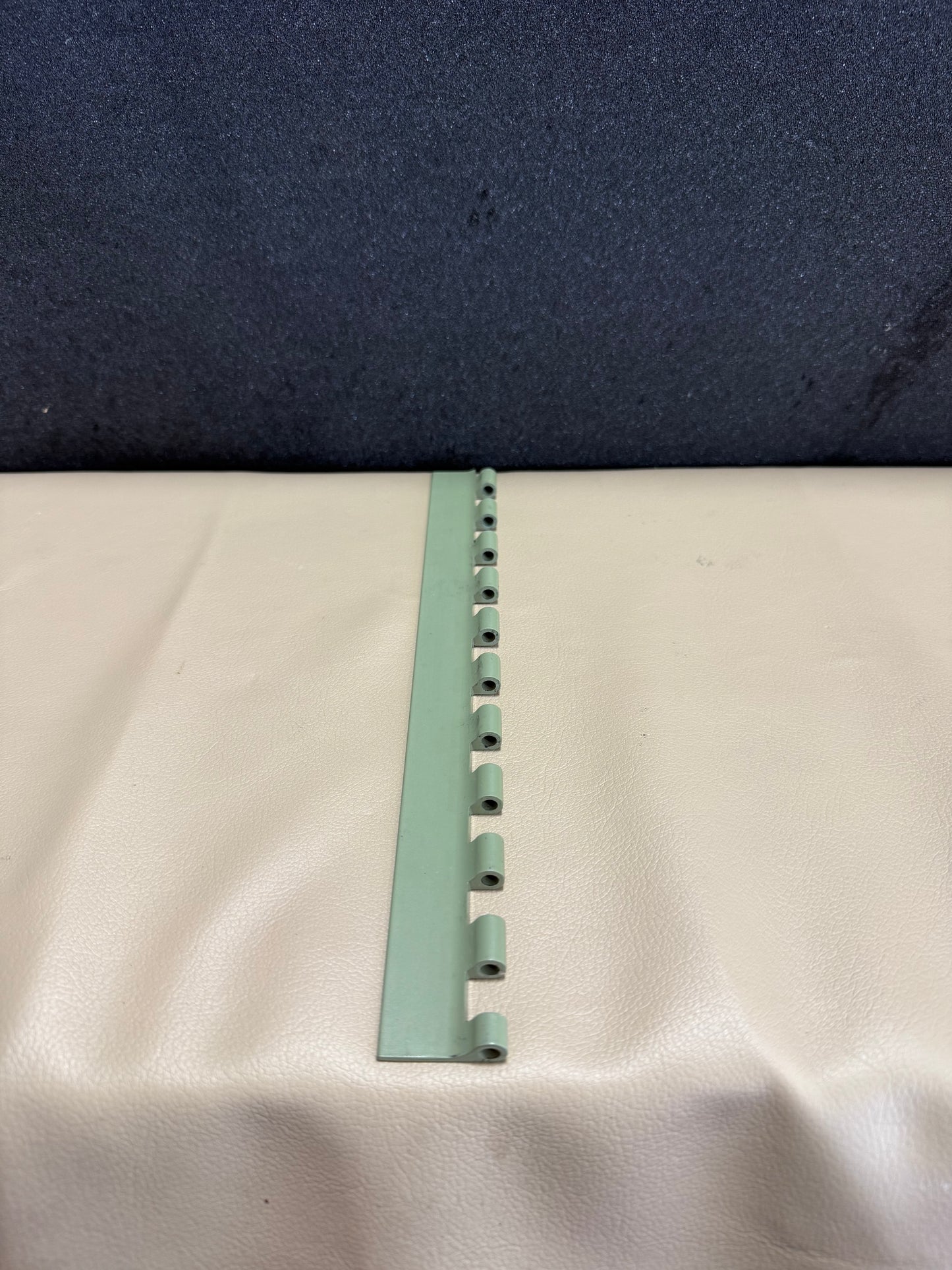 Learjet 60 Hinge | P/N 6022150-003