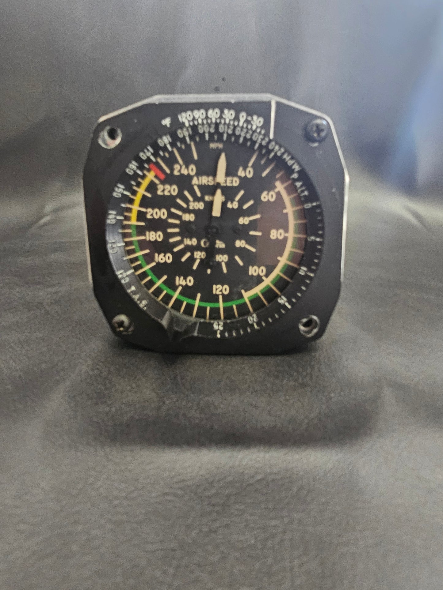 Cessna Airspeed Indicator - C661010-0208