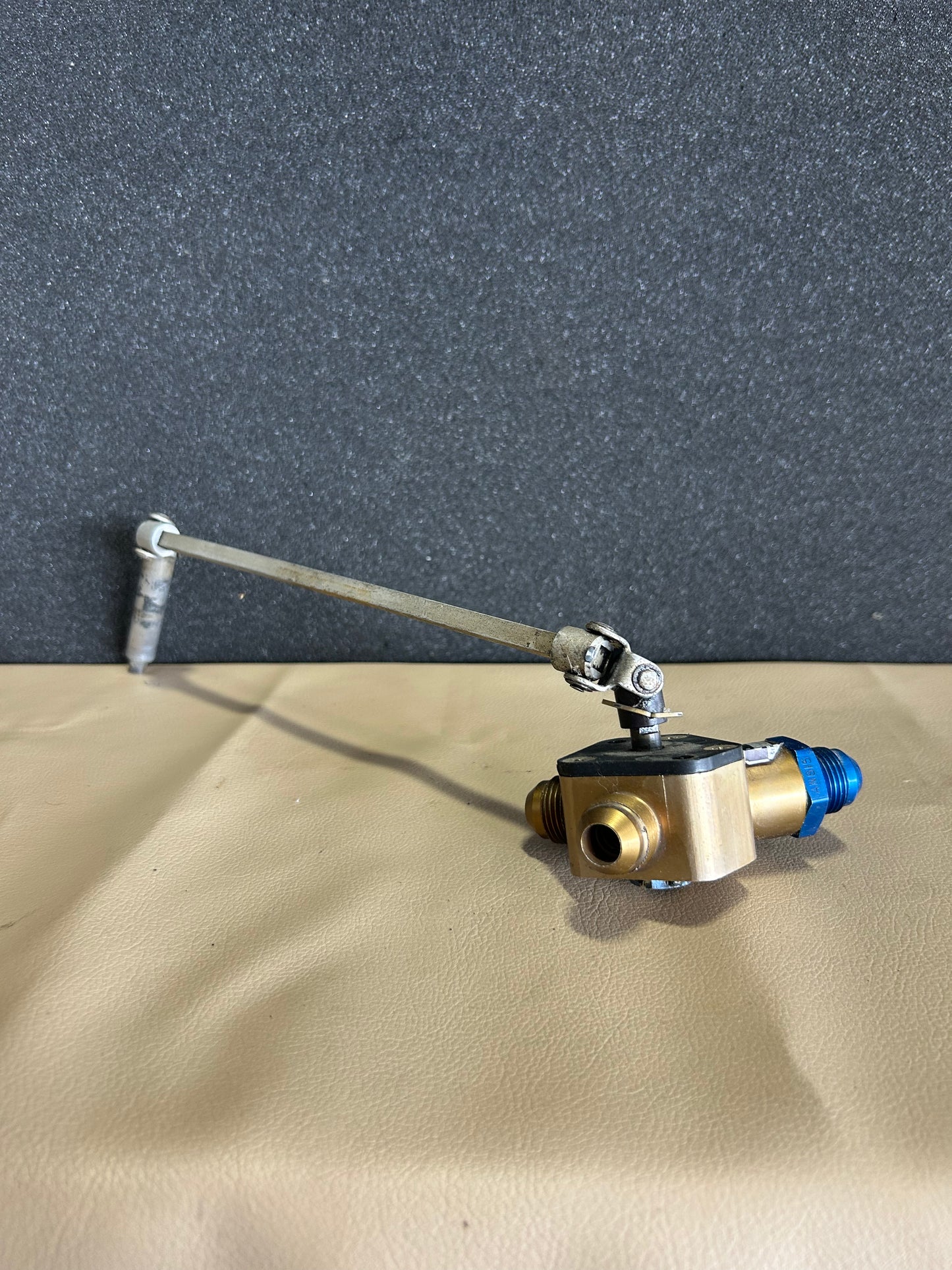 Valve Fuel Selector | P/N 9851067-4