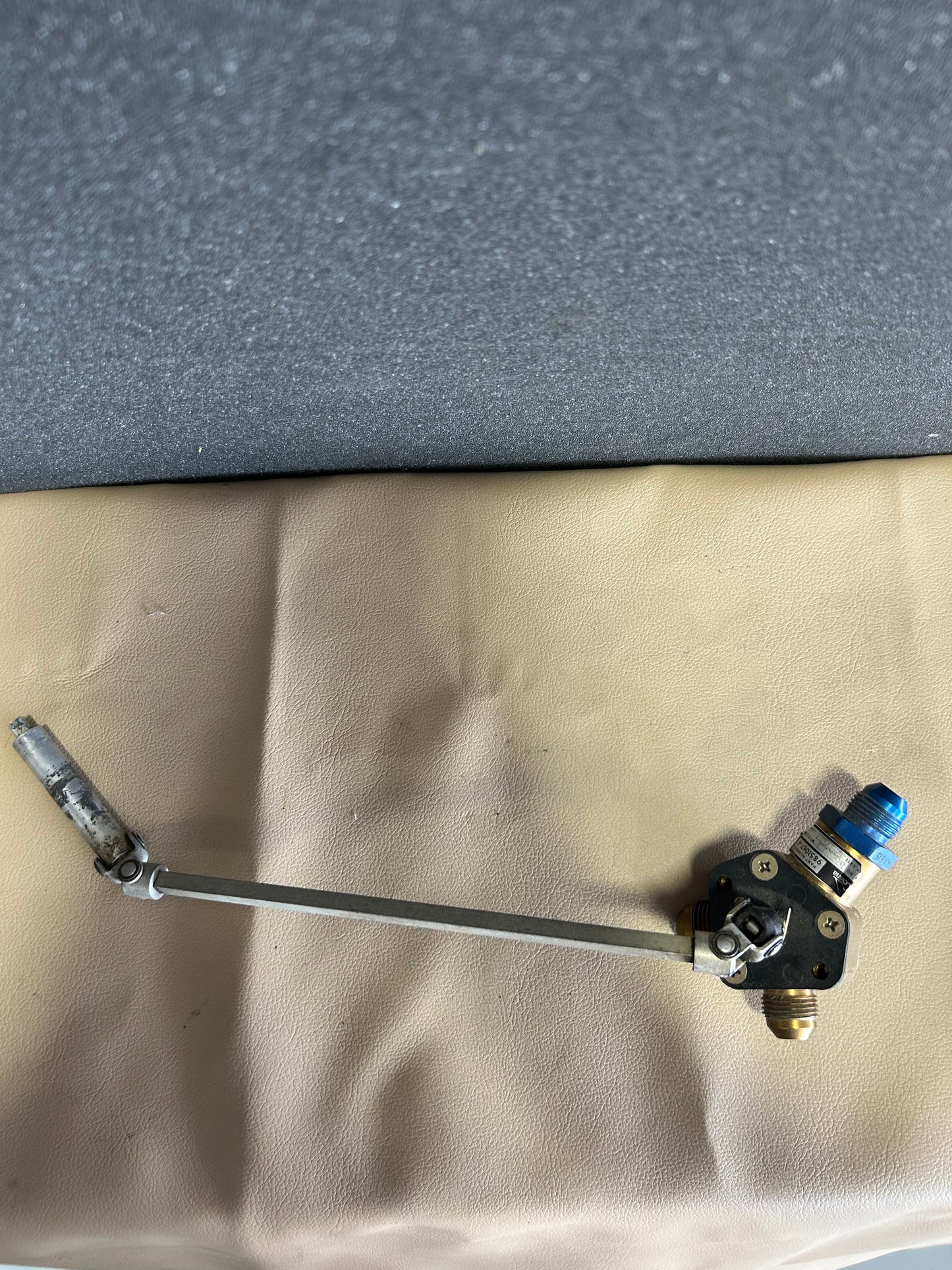 Valve Fuel Selector | P/N 9851067-4